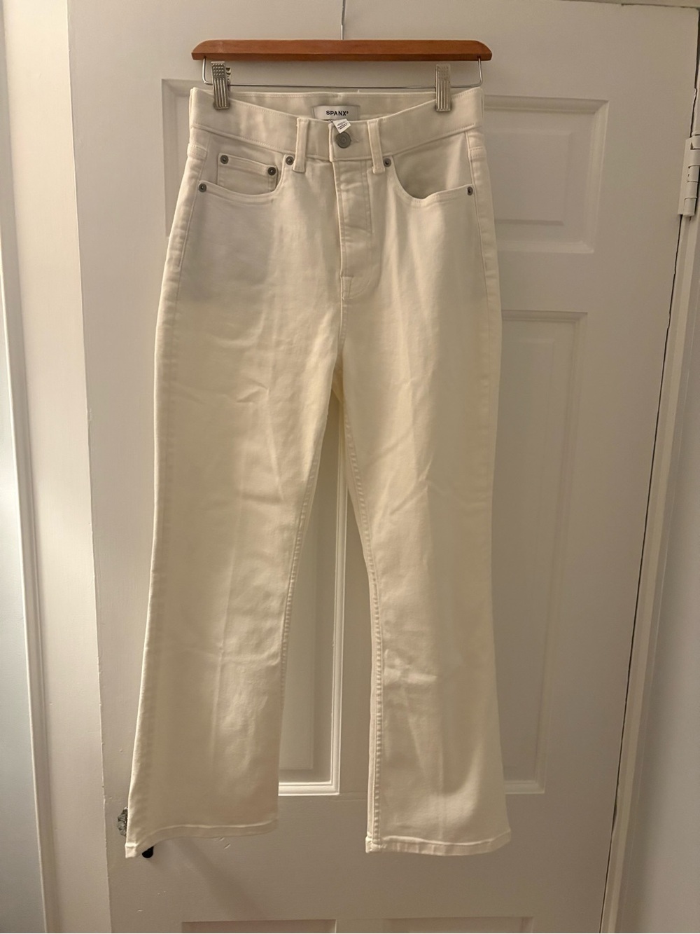 SPANX Re-define Sculpt Kick Flare Jeans in Linen. NWT Size 6.